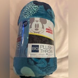 NWT Mickey Mouse Disney Fleece Blanket